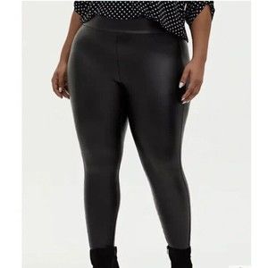 Torrid Pixie Size 1 Faux Leather Black Pull on High Rise Crop Pant Leggings